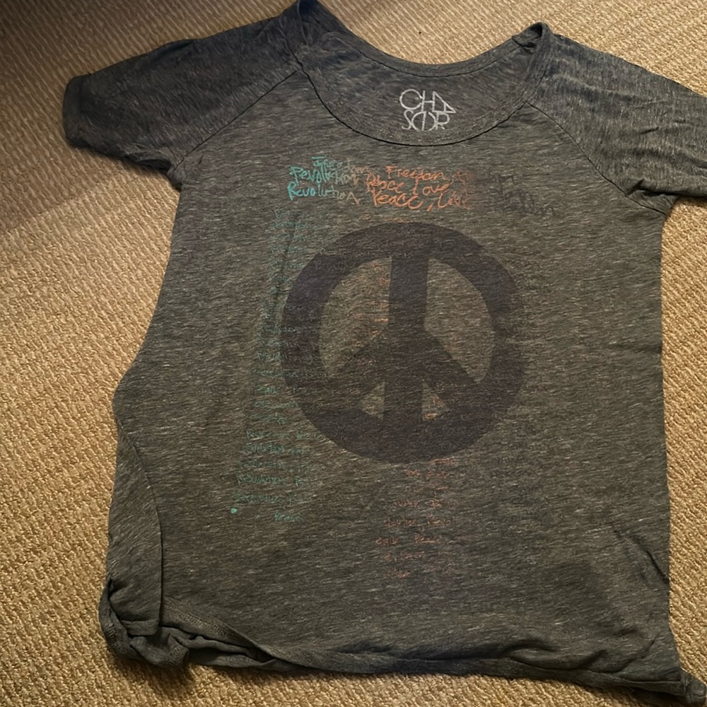 Short sleeve tee in Heather grey printed with peace sign and words cozy soft